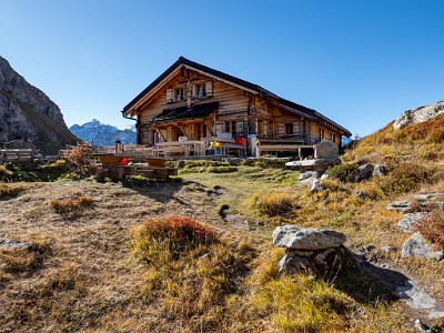 DCLDLUX8-20251011-1001706