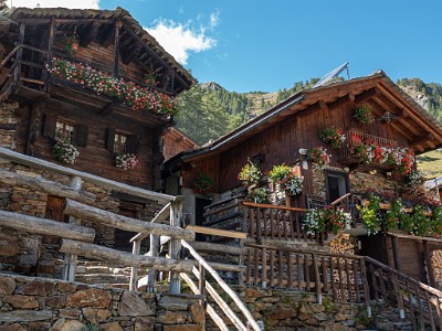 DCLDLUX8-20250903-1001440